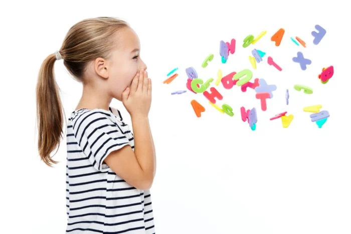 niña hablando